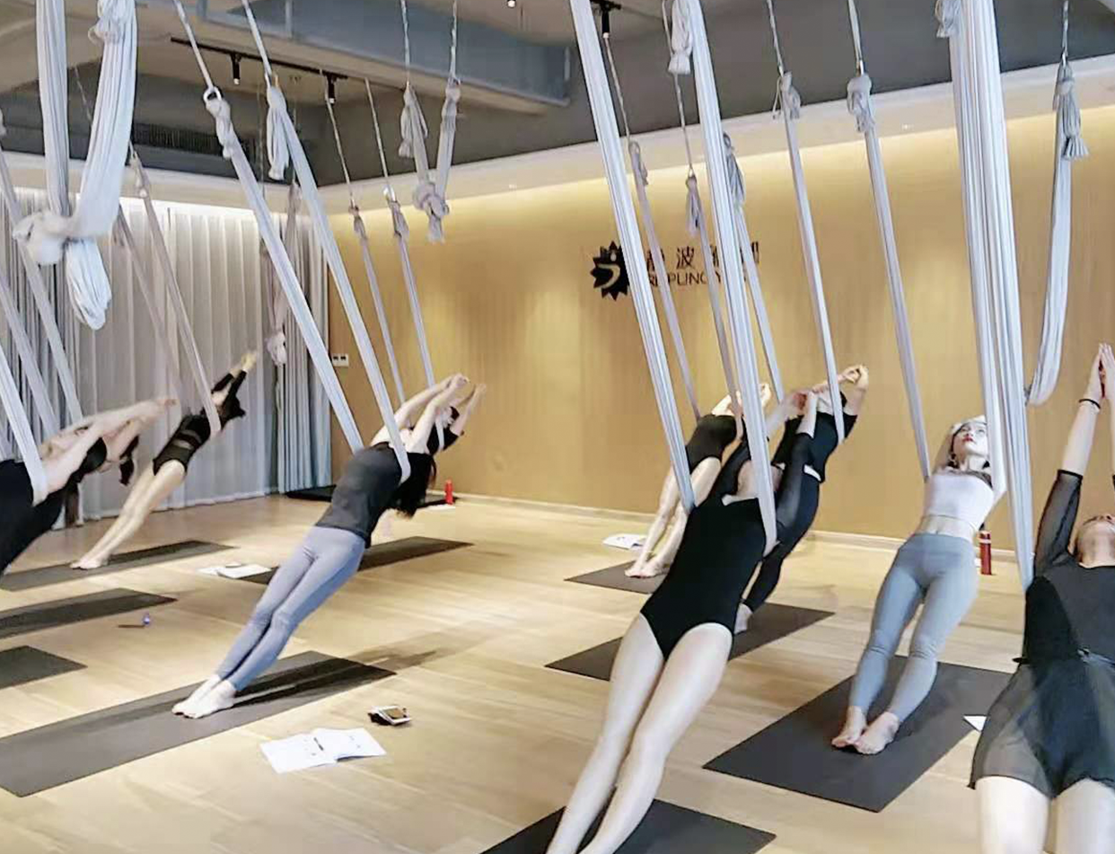 精選五大瑜伽動作：給辦公室工作的你，在家能消除工作壓力！ – Vogue Hong Kong